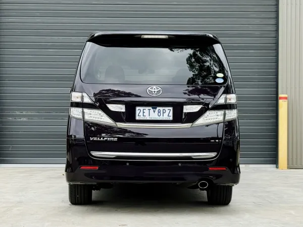 2010 Toyota Vellfire — photo