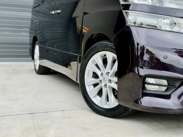 2010 Toyota Vellfire — photo