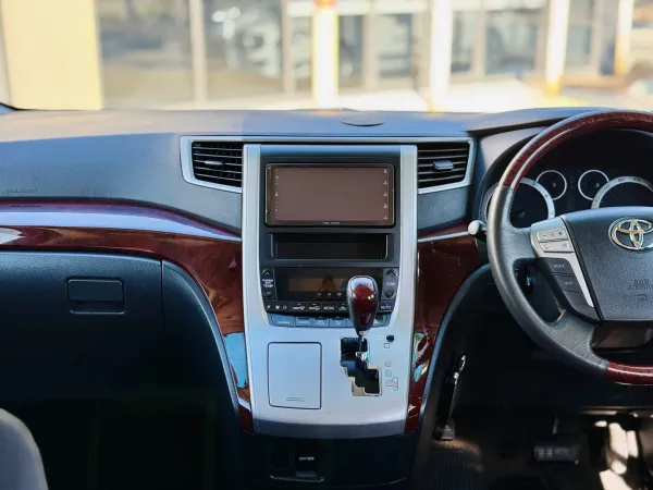 2010 Toyota Vellfire — photo