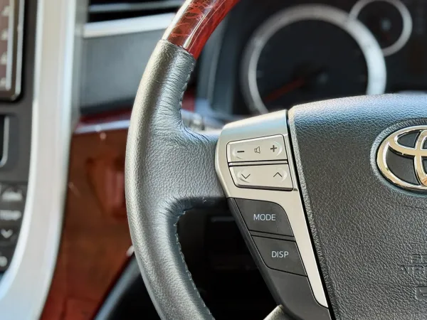 2010 Toyota Vellfire — photo
