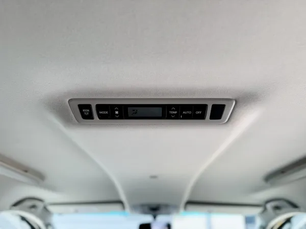 2010 Toyota Vellfire — photo
