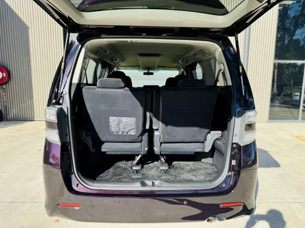 2010 Toyota Vellfire — photo